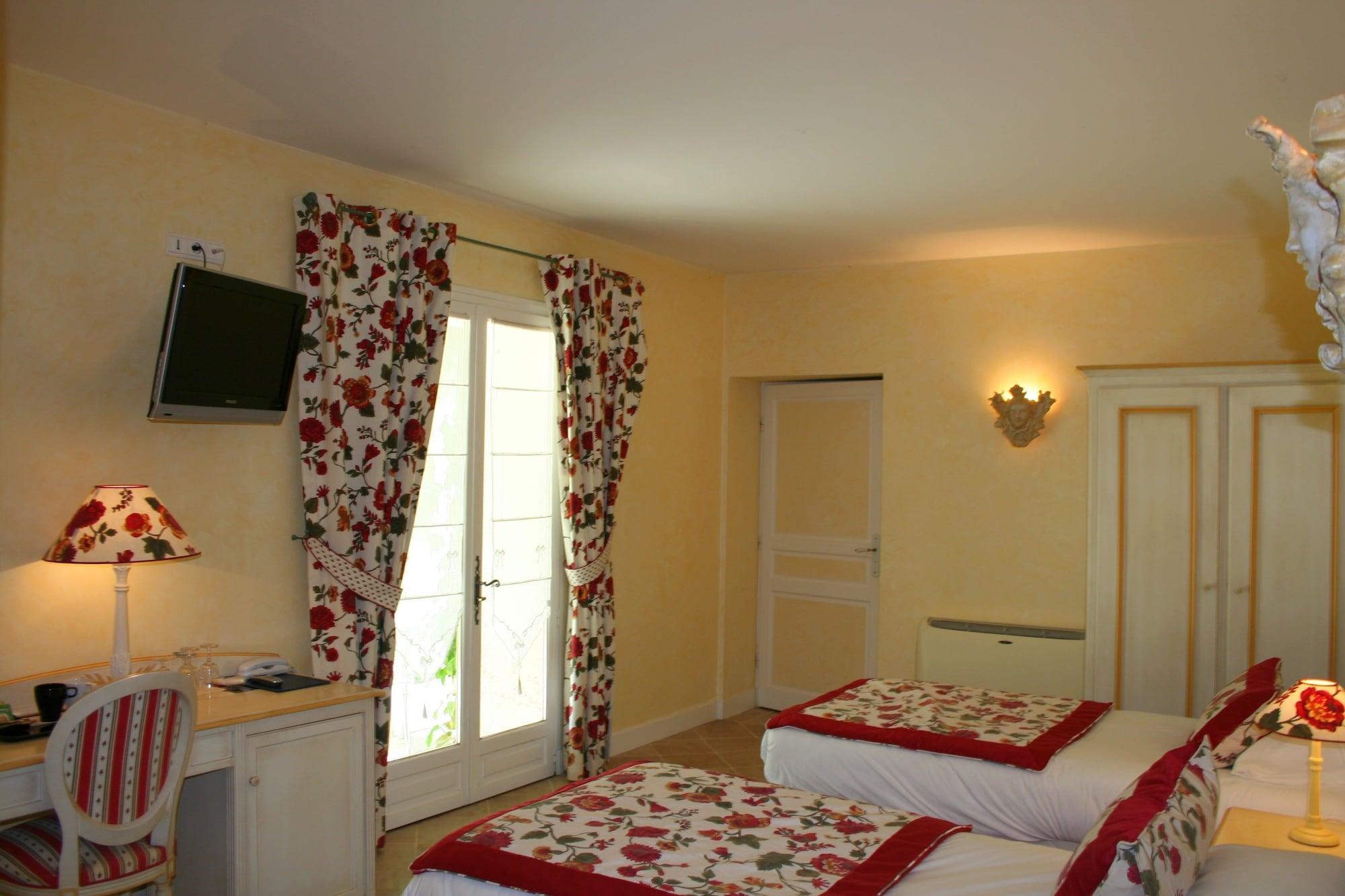 Chateau De Challanges 4*