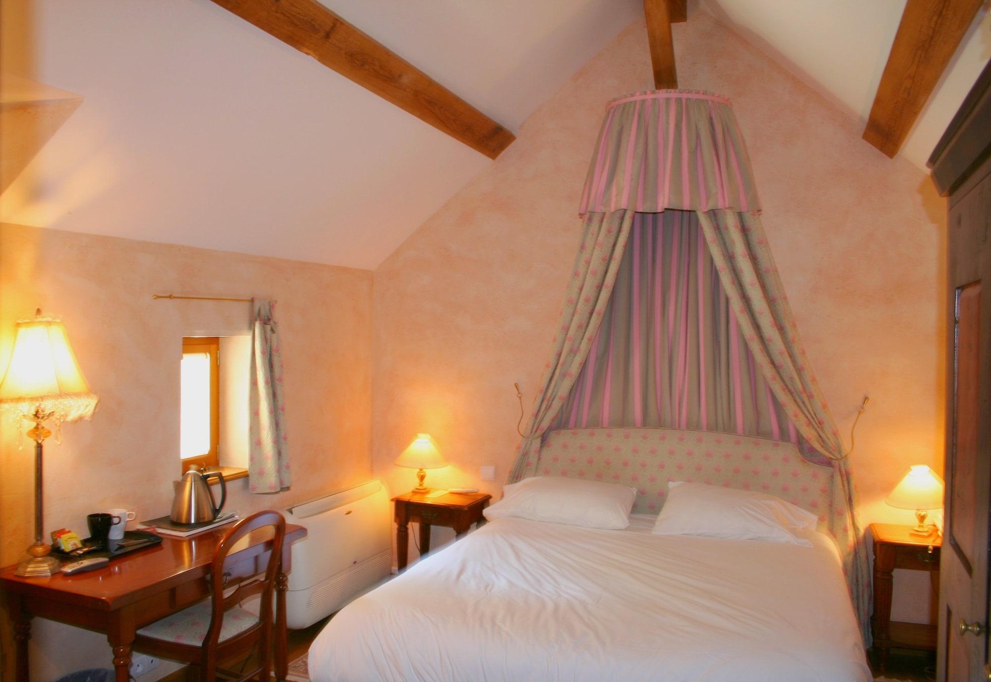 Hotel Chateau De Challanges