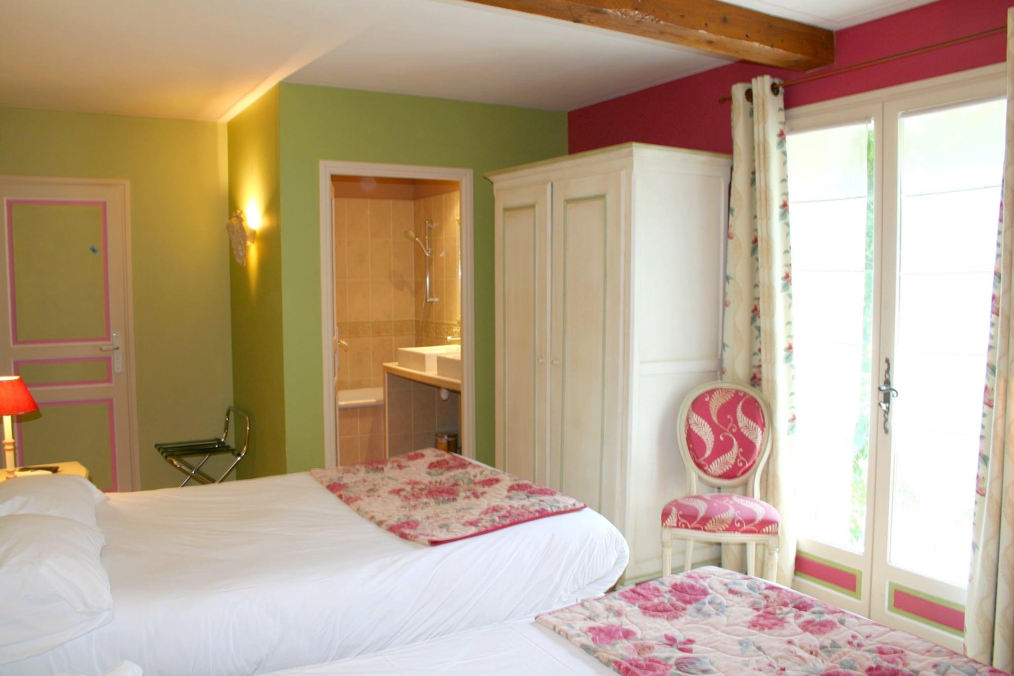 Hotel Chateau De Challanges