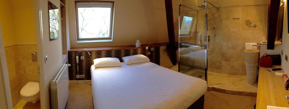 Chateau De Challanges