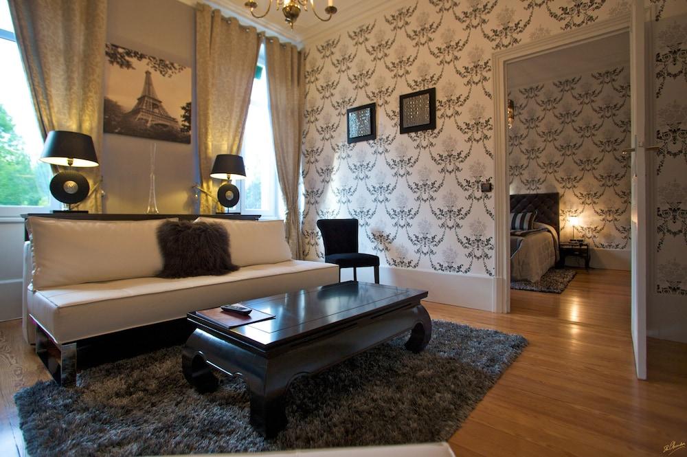 Chateau De Challanges