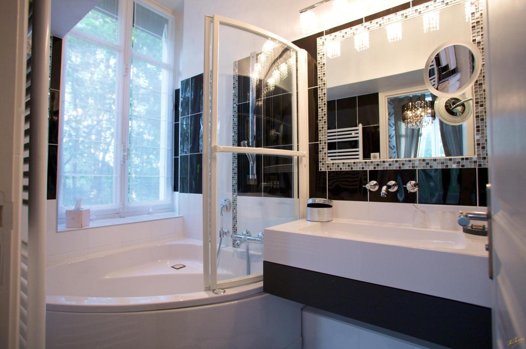 Hotel Chateau De Challanges 4*