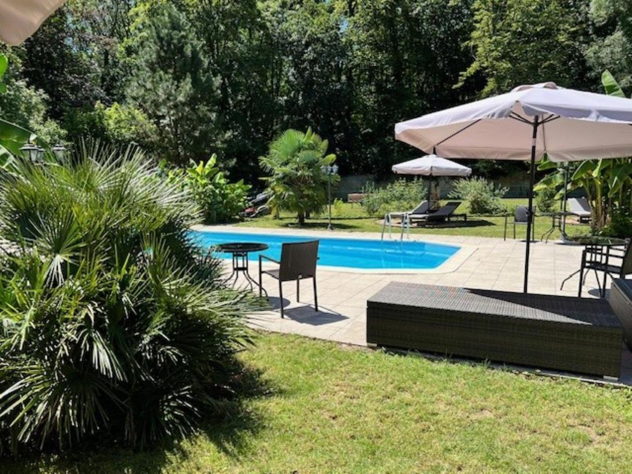 Chateau De Challanges Hotel