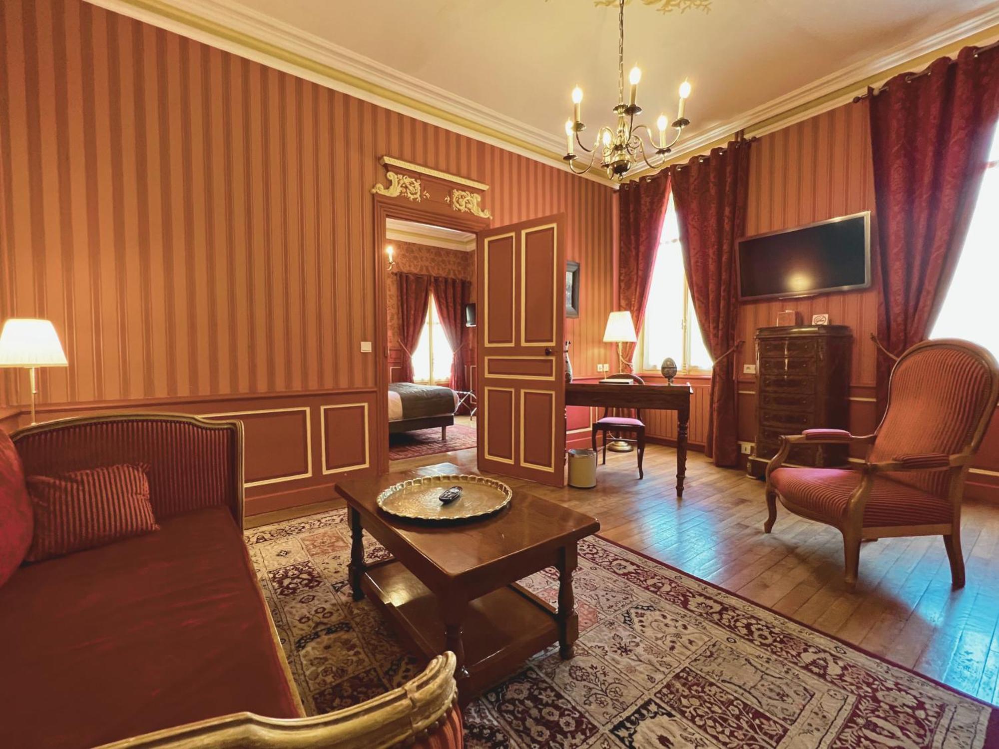 Chateau De Challanges Hotel