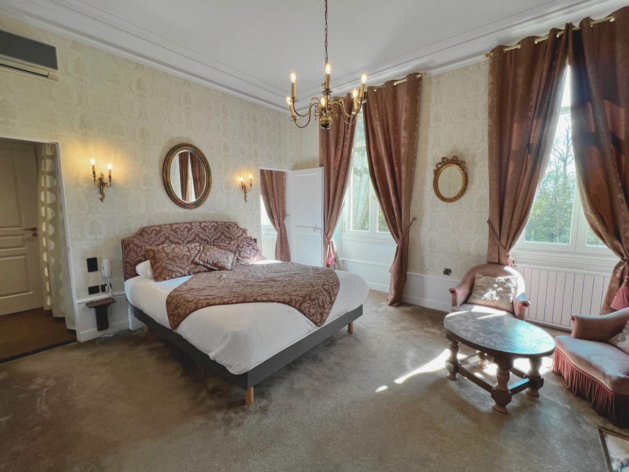 Château De Challanges Beaune (Cote d'Or)