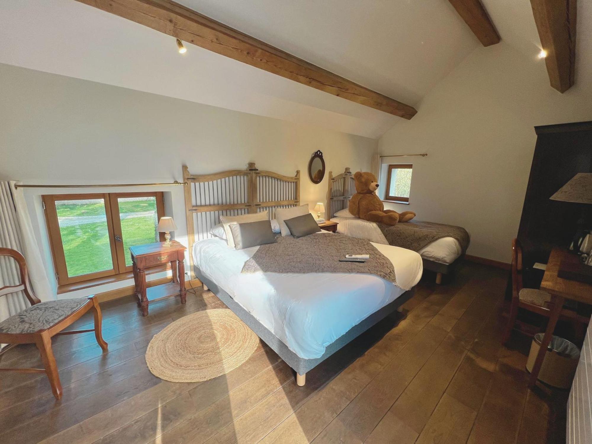 Hotel Chateau De Challanges 4*