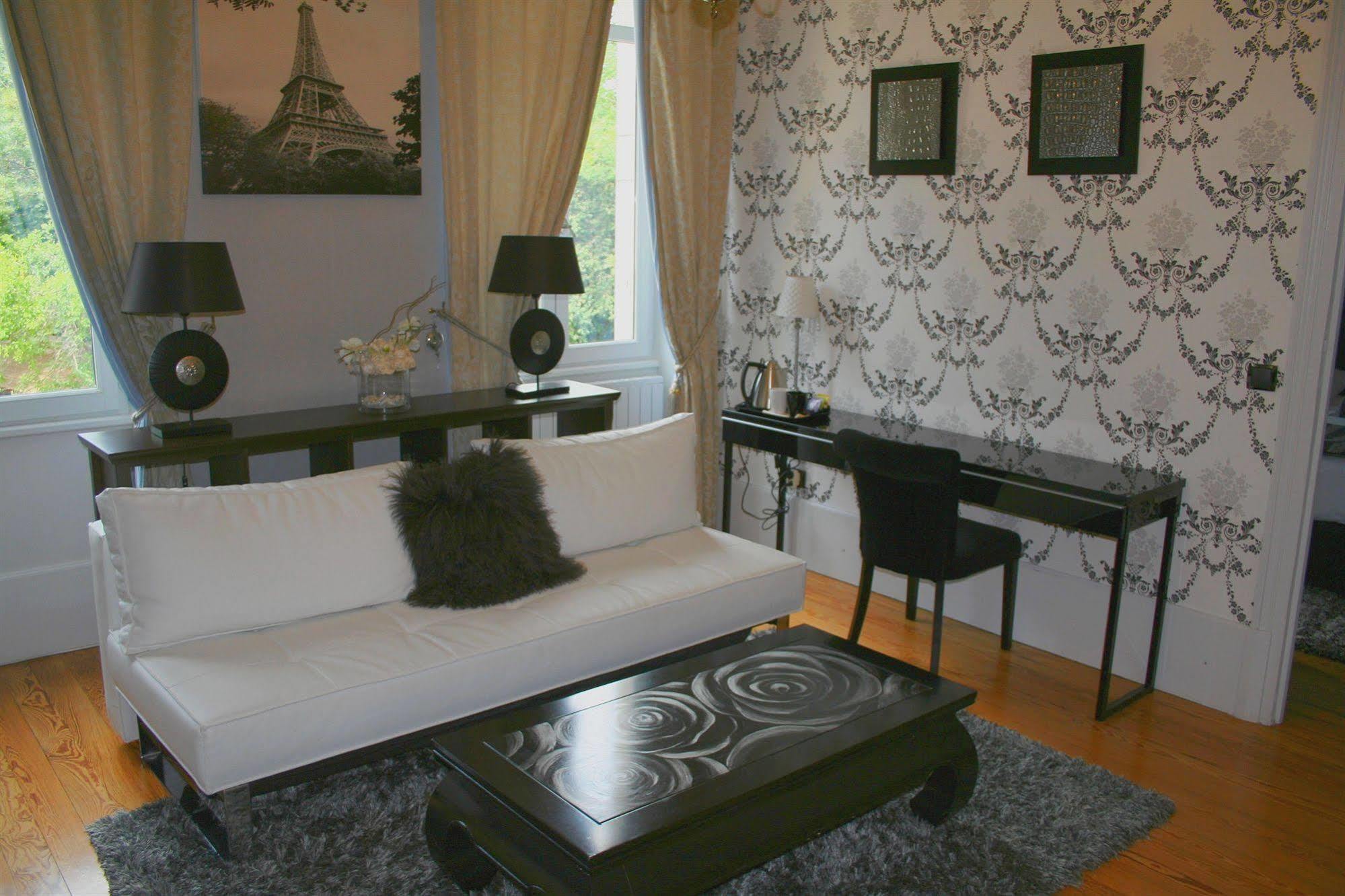 Chateau De Challanges Hotel