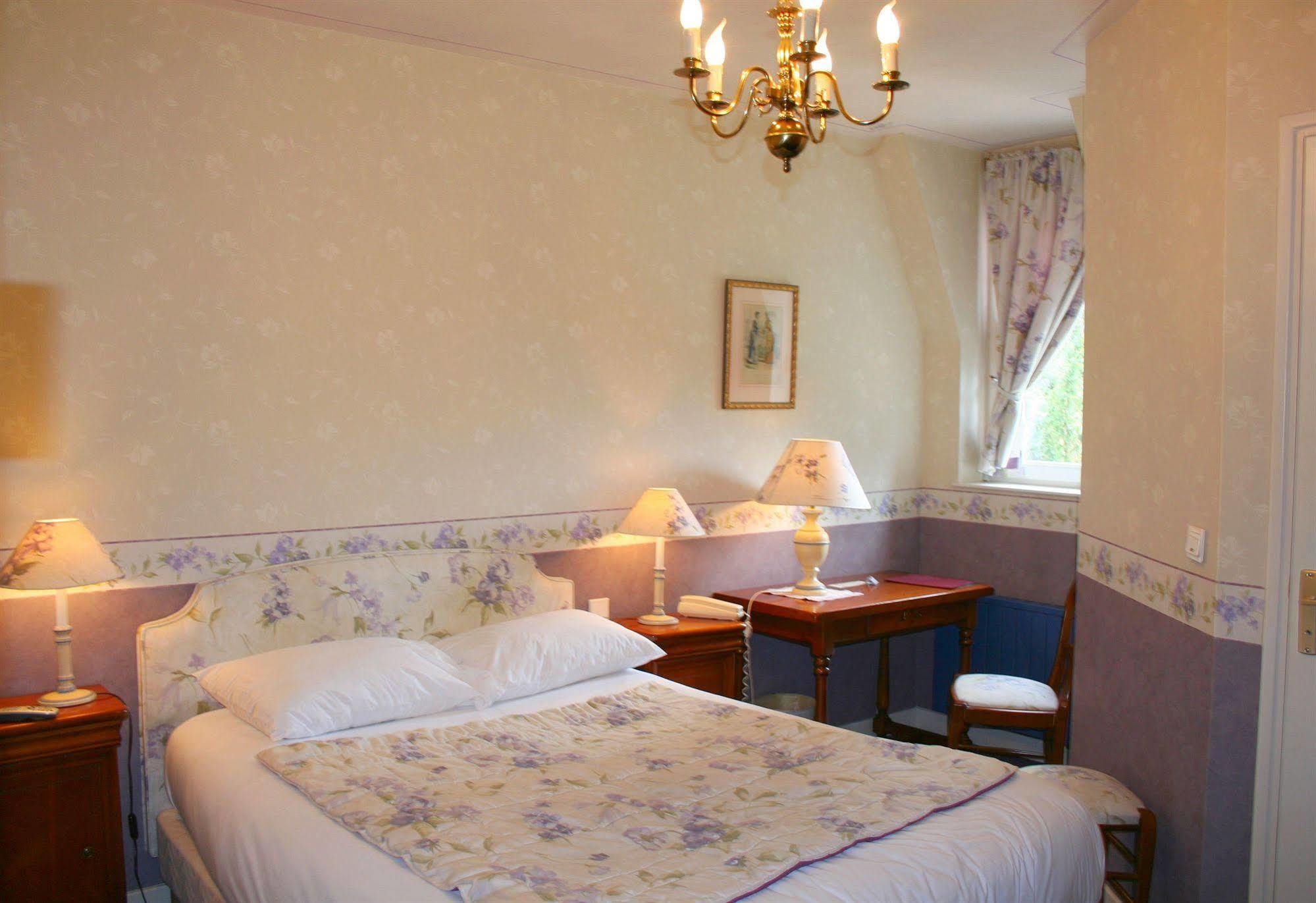 Chateau De Challanges 4*