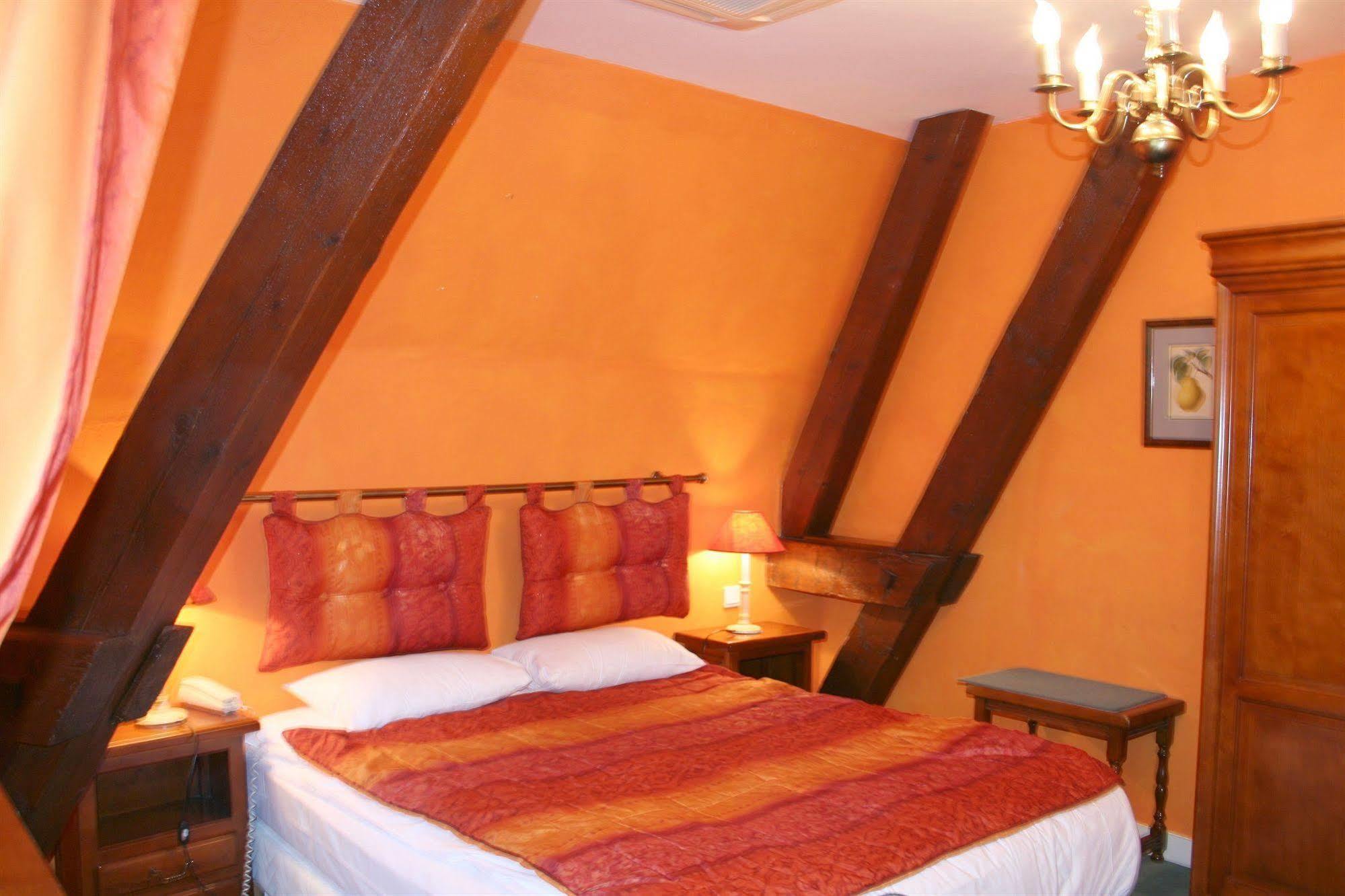 Chateau De Challanges 4*